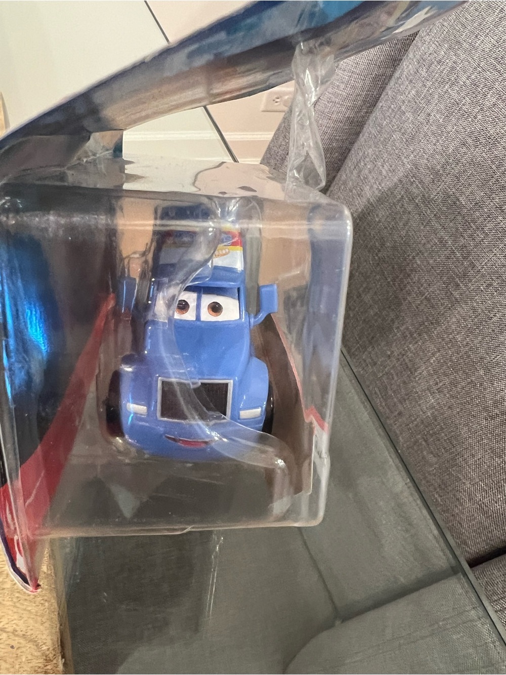 Disney Pixar Cars Deluxe Dinoco 400 Dale Roofolo